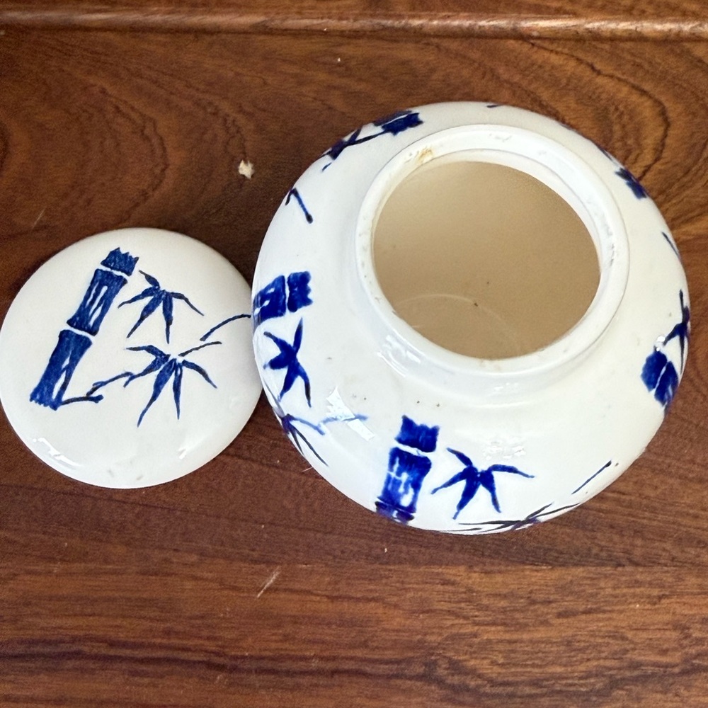 Vintage Ceramic Ginger Jar with Blue Bamboo Motif - Picture 3 of 4